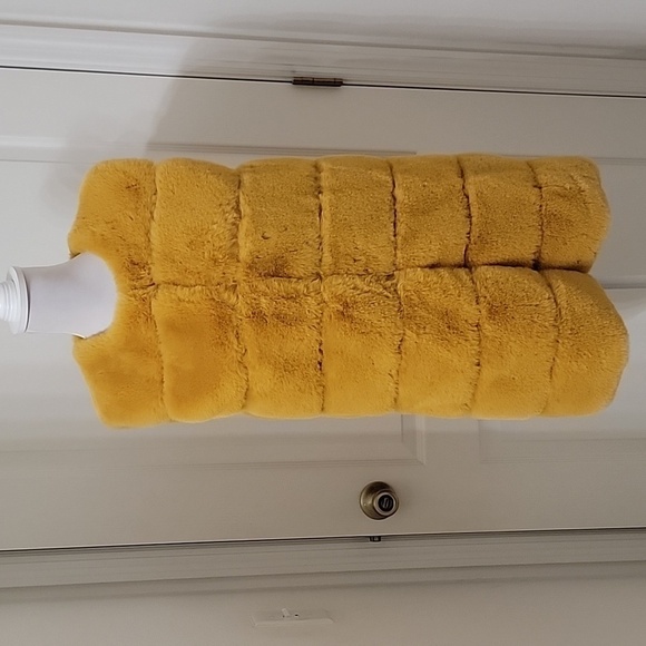 New Collection Size Unknown Marigold Faux Fur Long Vest.  Gently Used Condition - Picture 1 of 11